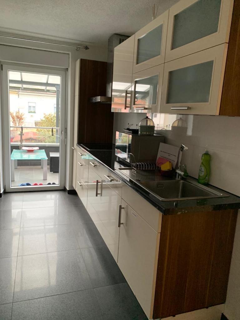 Guenstige Zimmer-Unterkunft Zimmer Mit Gemeinschaftsbad Lörrach Eksteriør bilde