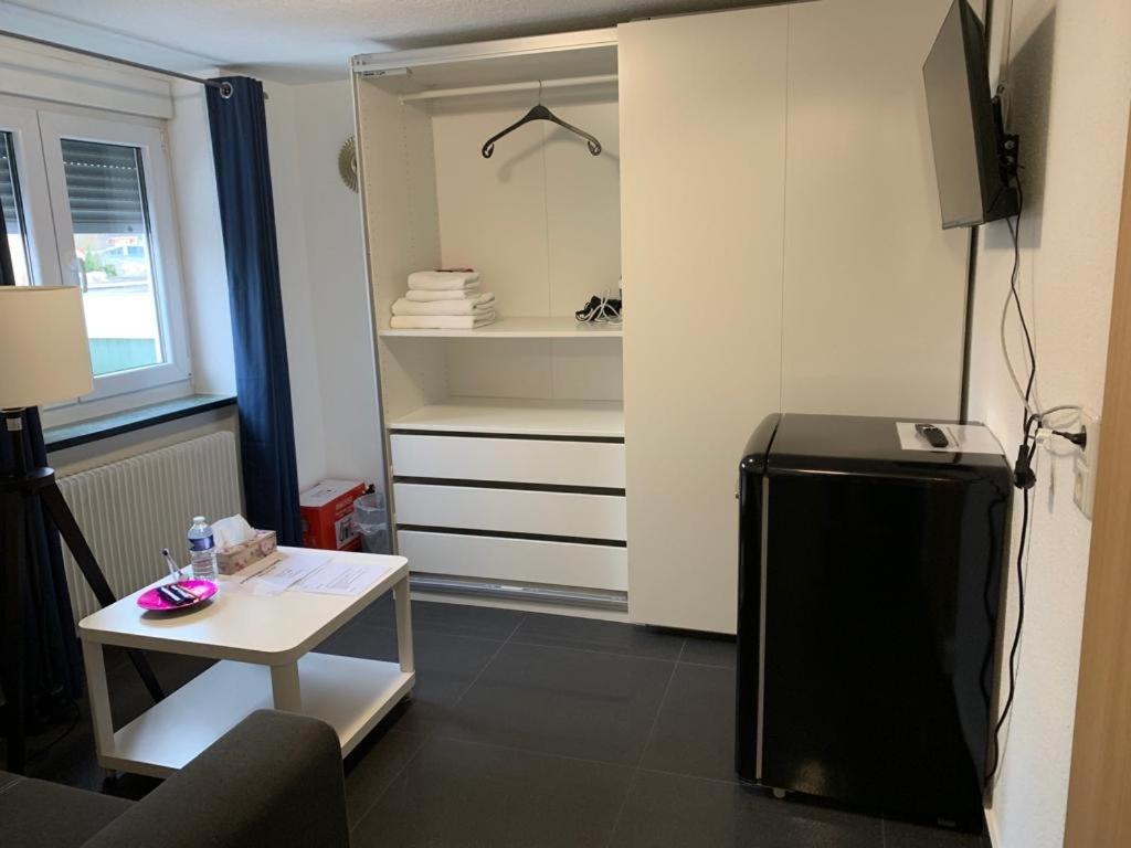 Guenstige Zimmer-Unterkunft Zimmer Mit Gemeinschaftsbad Lörrach Eksteriør bilde