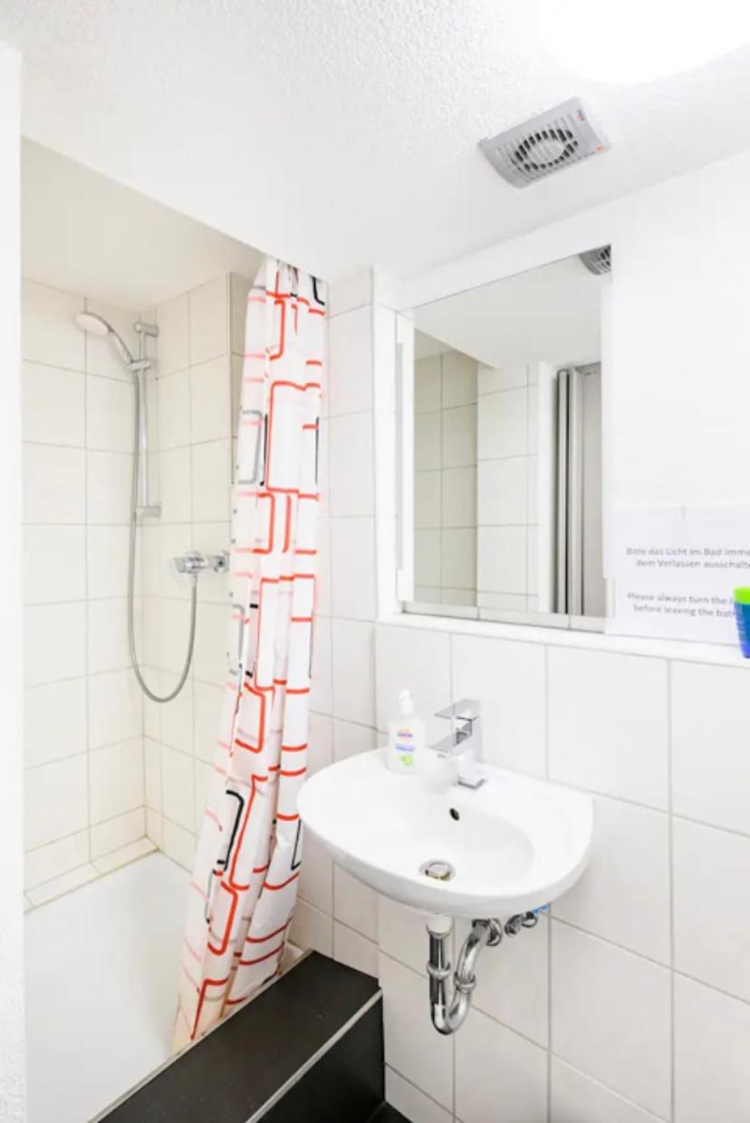 Guenstige Zimmer-Unterkunft Zimmer Mit Gemeinschaftsbad Lörrach Eksteriør bilde