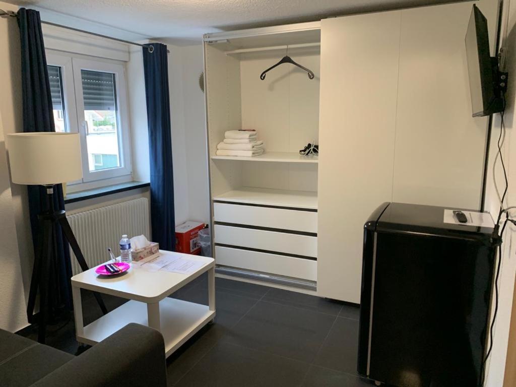Guenstige Zimmer-Unterkunft Zimmer Mit Gemeinschaftsbad Lörrach Eksteriør bilde