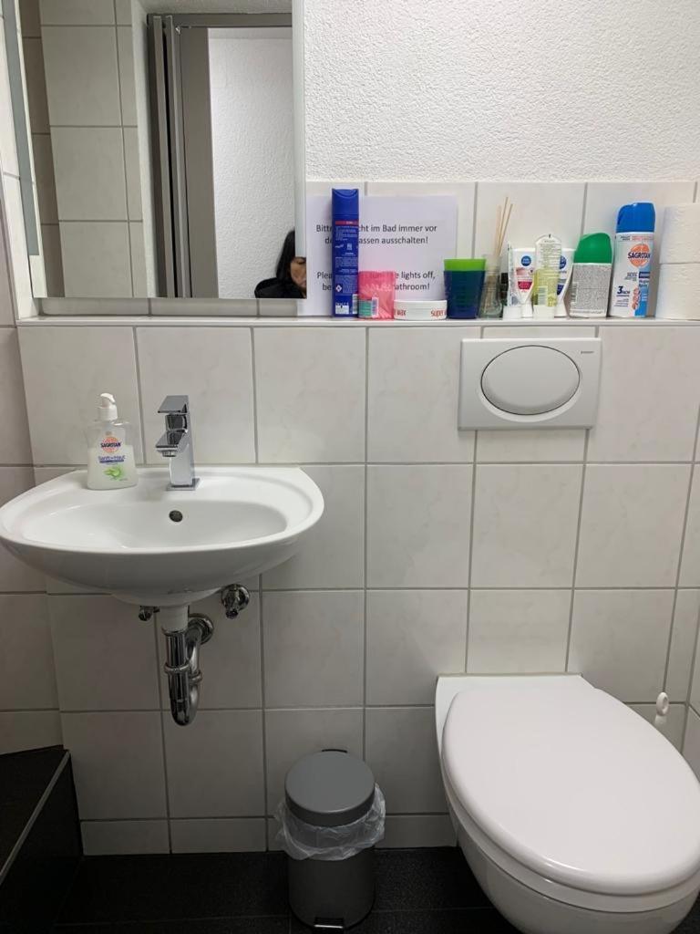 Guenstige Zimmer-Unterkunft Zimmer Mit Gemeinschaftsbad Lörrach Eksteriør bilde