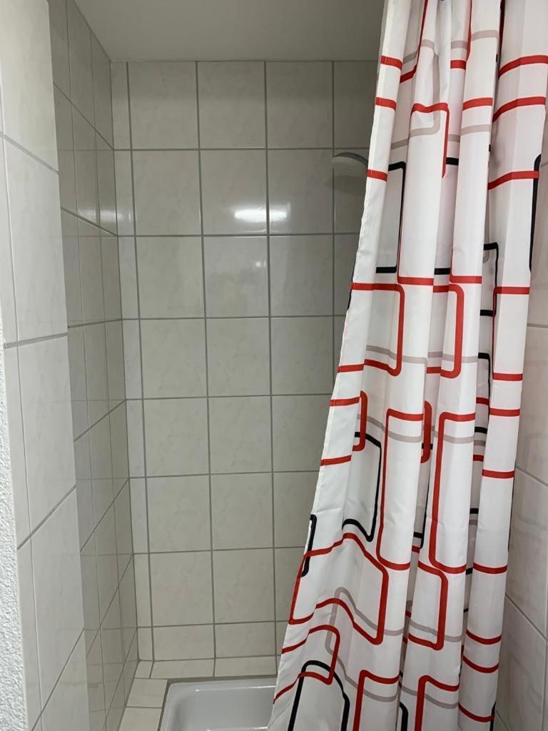Guenstige Zimmer-Unterkunft Zimmer Mit Gemeinschaftsbad Lörrach Eksteriør bilde